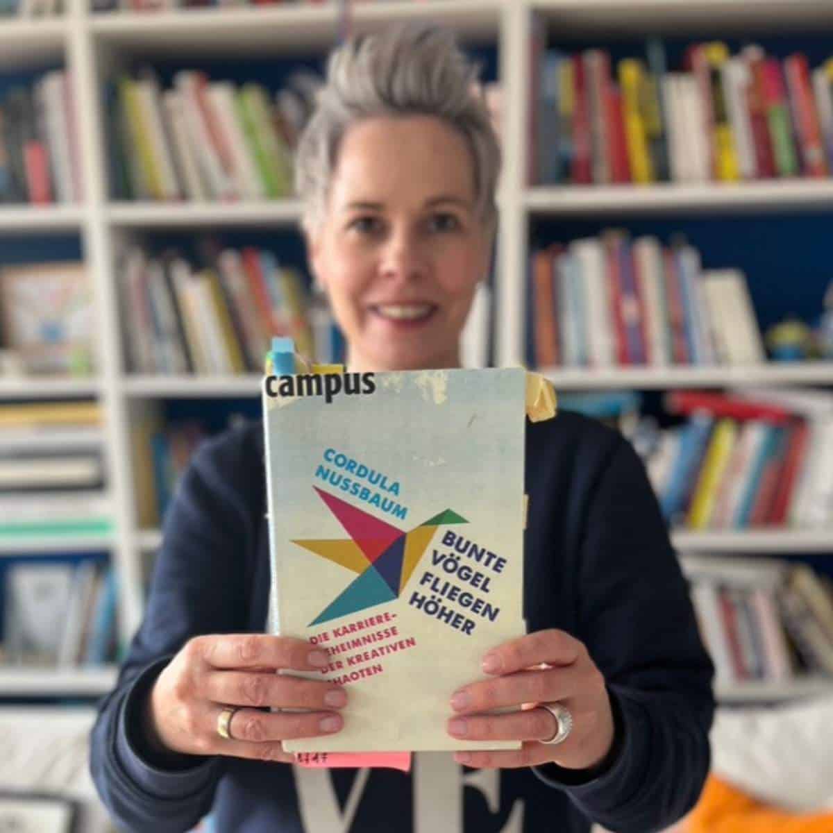 Bunte Vögel fliegen höher“ – Buchrezension mit Ideen für beruflichen Neustart 50+