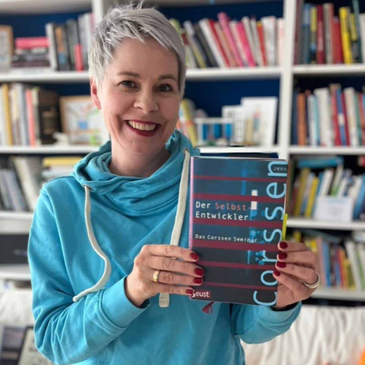 Buch „Der Selbstentwickler“ – Review mit Lebensmitte-Impulsen für mehr Selbstwirksamkeit.